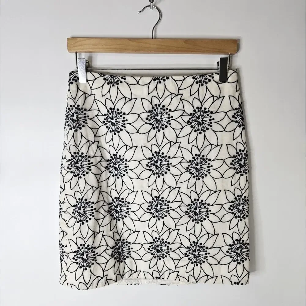 J. Crew Women Embroidered Floral Mini Skirt Ivory Navy Blue G8559 Size 6